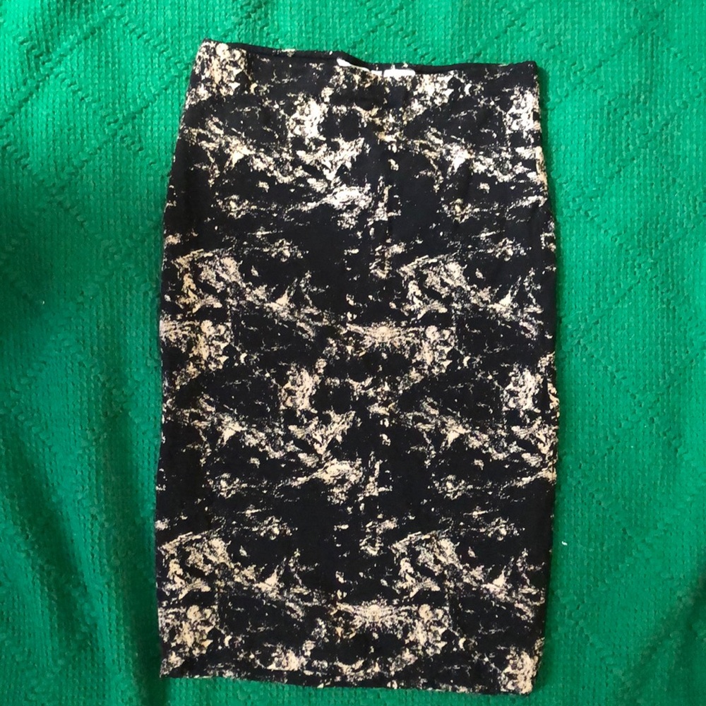 Black marble pattern skirt